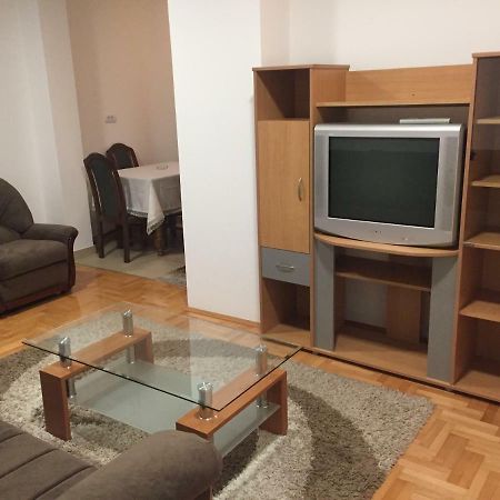 Apartamento Stan Na Dan Centar Šabac Exterior foto