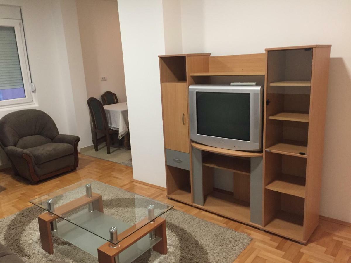 Apartamento Stan Na Dan Centar Šabac Exterior foto